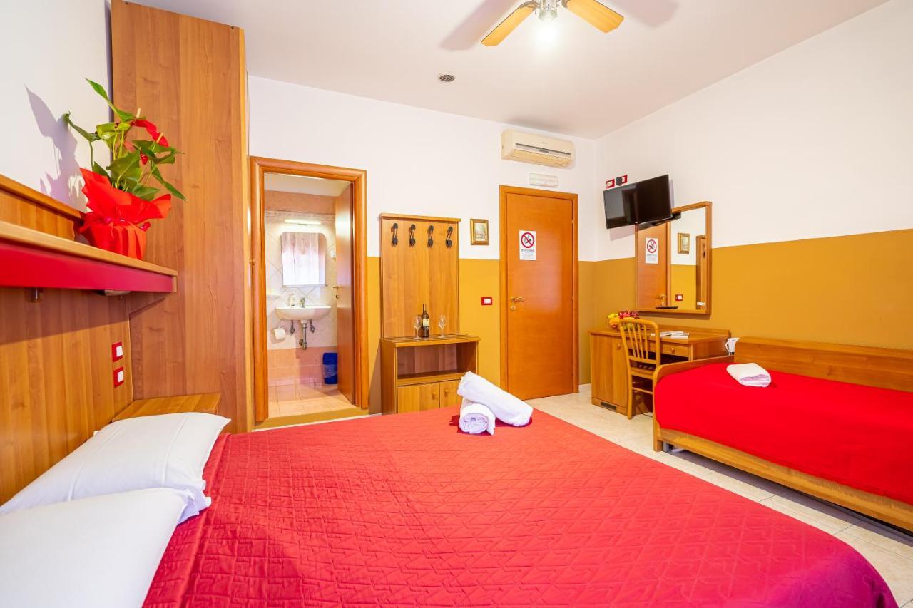Booking Inn Rome Center מראה חיצוני תמונה
